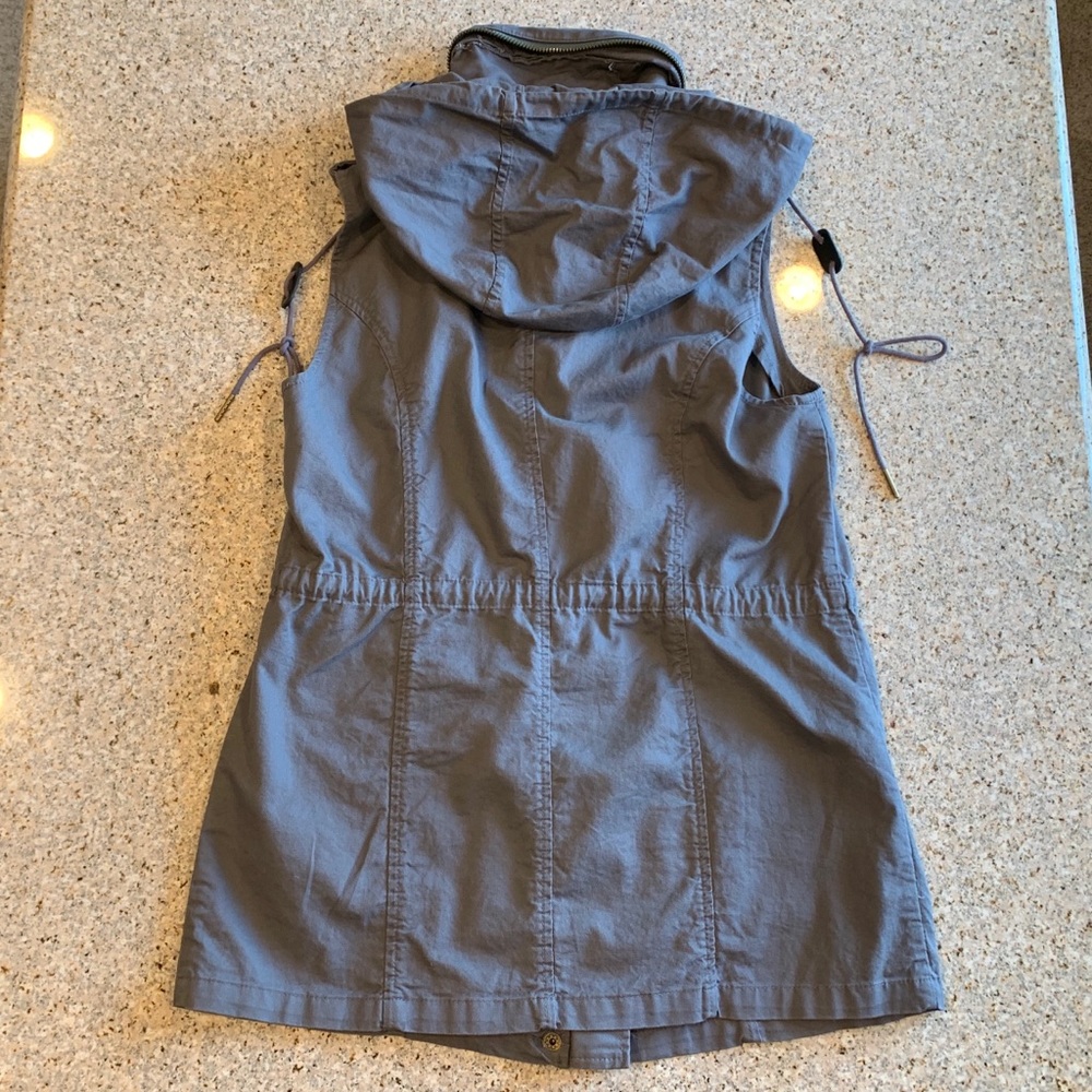 Market & Spruce Vest - Picture 3 of 9